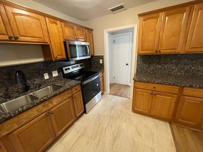 Photo - **4/2 Single Family home Available Now!!**