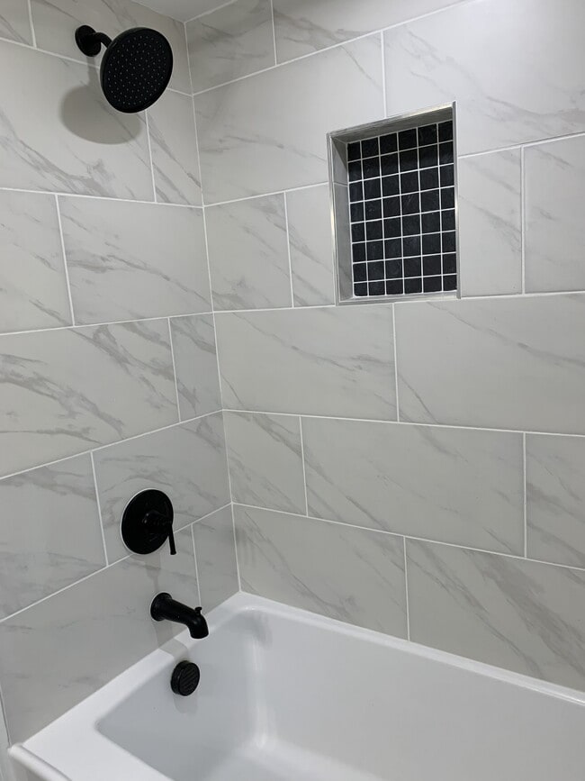 Bathroom - 2824 Wyncote Dr