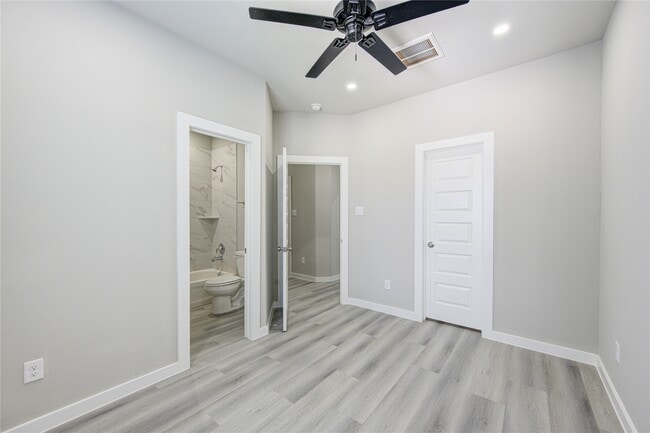 Photo - 8155 Tate St