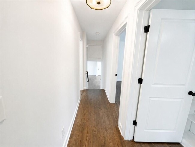 Photo - 4586 Peachtree Dunwoody Rd NE