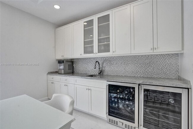 Building Photo - 3881 NE 16th Ave Rental
