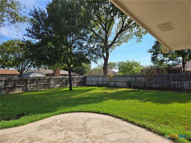 Photo - 772 Country Club Dr
