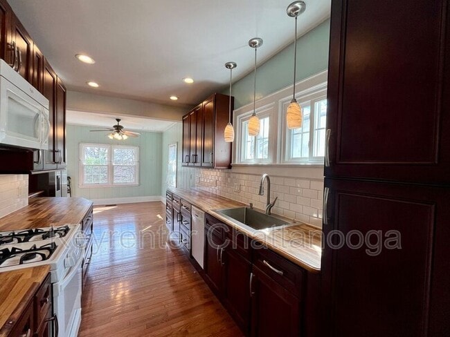 Photo - 1818 John Ross Rd