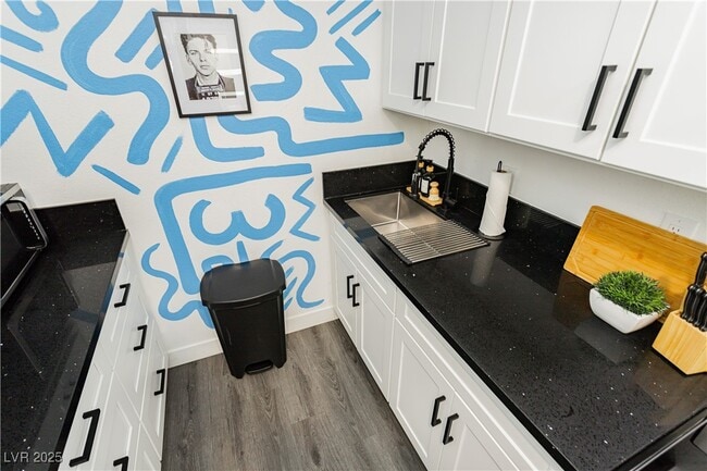 Building Photo - 522 E St Louis Ave