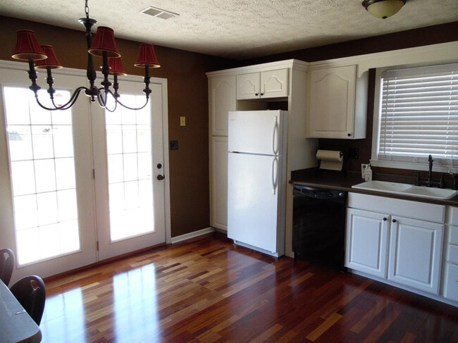 Photo - 1305 Amherst Dr