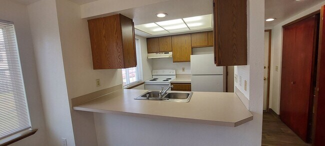 Photo - Bright 2 Bedroom Apartment Unit 2