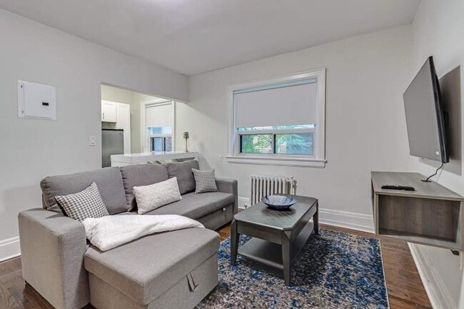 Photo - 320-342 Avenue Road