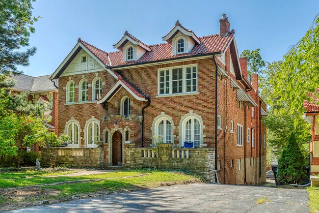 Photo - 7024 Forsyth Blvd Unit 2E