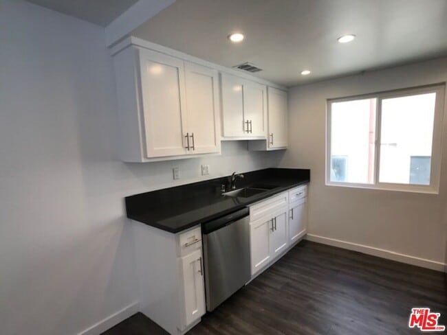 Photo - 601 Normandie Ave Unit 5