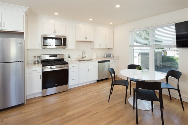 Building Photo - 92 Brown St Unit 2 Rental