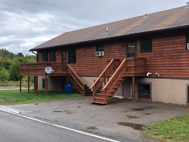 Building Photo - 500 Main St Unit Lynx Place #1