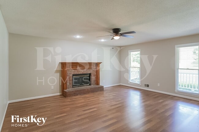 Photo - 174 Somerset Ln