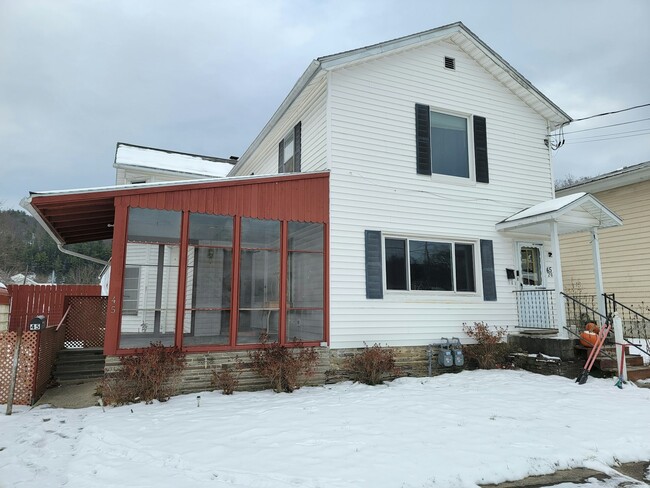 Building Photo - 45 Maple St Unit Apt 101