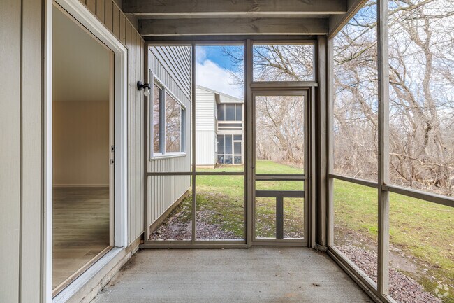 Townhouse 3 - 2BR, 2BA - 1,020SF - Patio