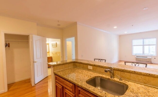 Photo - 528 52nd St Unit 204