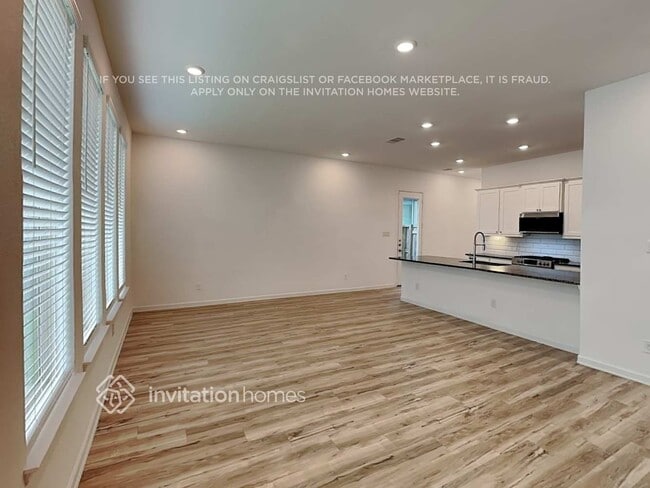 Photo - 4022 Champlain Wy