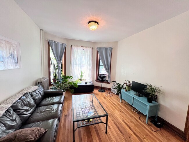 Photo - 3216 W Altgeld St Unit 1