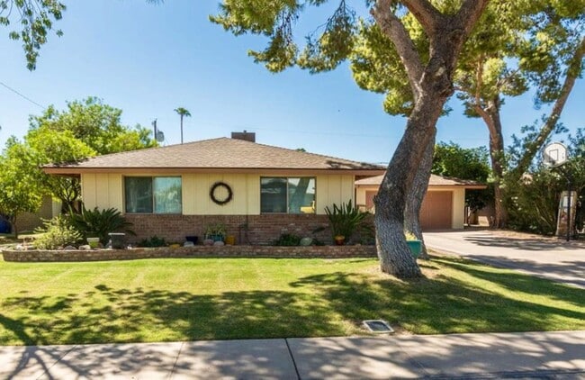 Photo - 5 Bedroom/2 Bath Home in amazing ASU Neighborhood