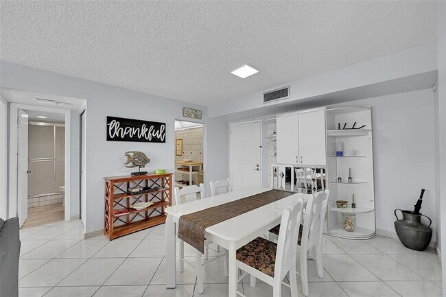 Building Photo - 525 N Ocean Blvd Unit 623