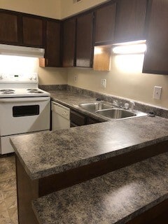 Photo - Court Villa Apartments