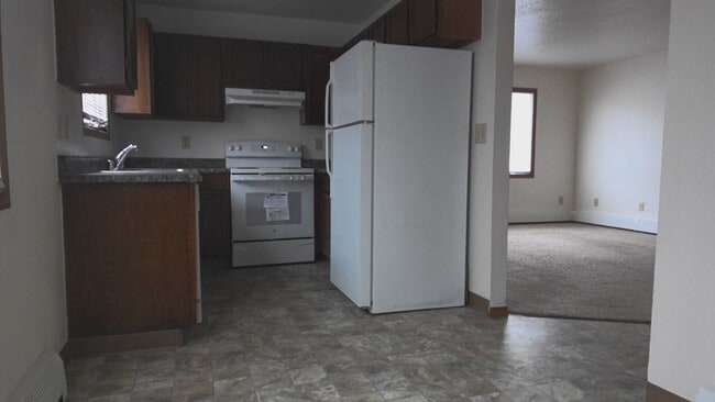 Kitchen - 7411 Woburn Cir