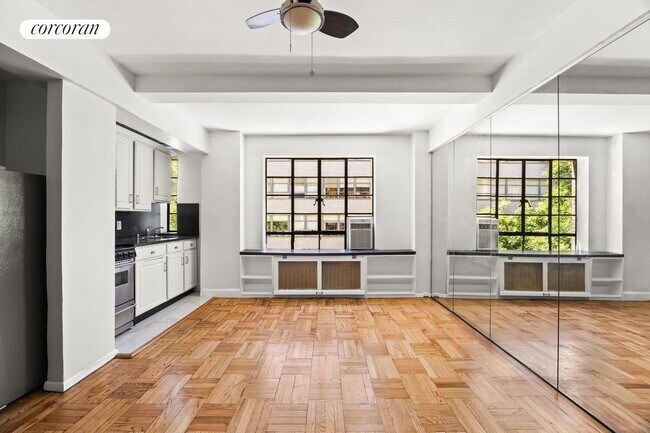 Building Photo - 140 E 40th St Rental