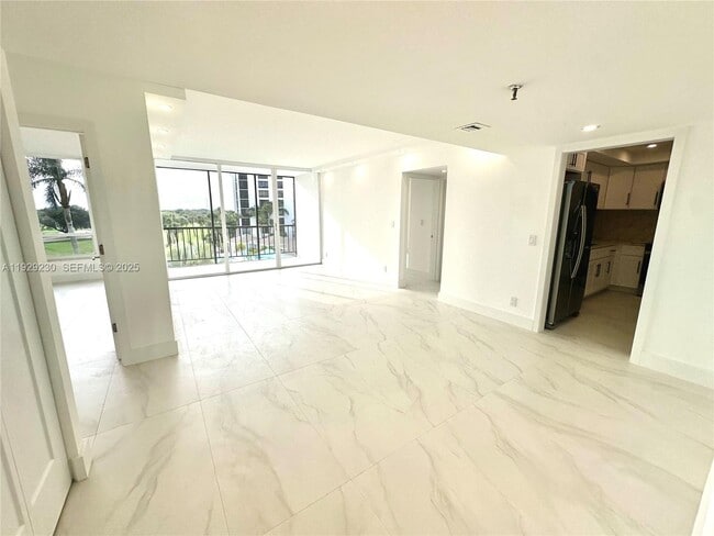 Building Photo - 6797 Willow Wood Dr Unit 6043