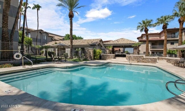 Building Photo - 2025 E Campbell Ave Unit Apt 358