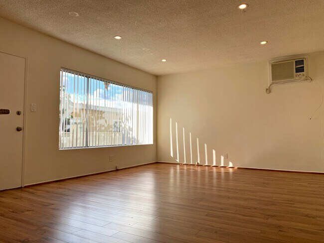 Photo - 1521 E Windsor Rd Unit 21