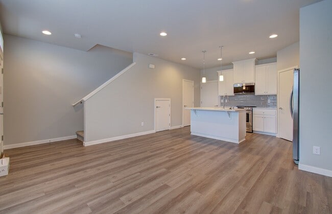 Photo - Beautiful Townhouse with Easy Access to Ev...