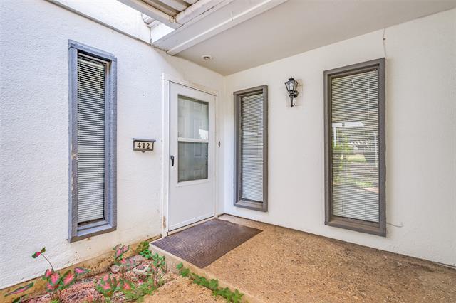 Photo - 412 Hollyhill Ln
