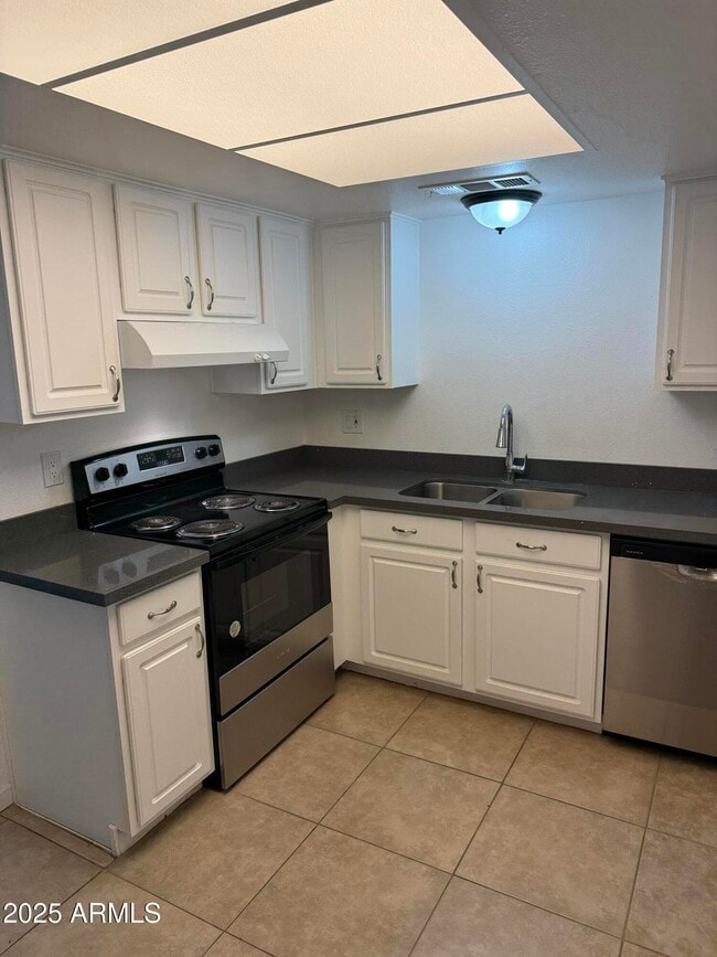 Building Photo - 2028 W Lawrence Rd Unit 2 Rental