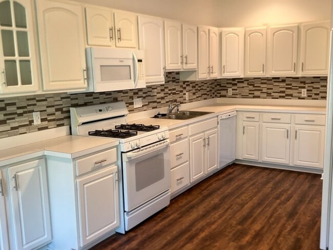 Photo - 591 Azalea Cir