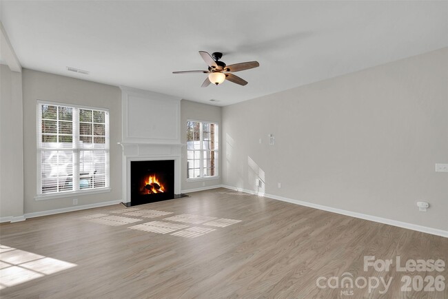 Photo - 15544 Canmore Street