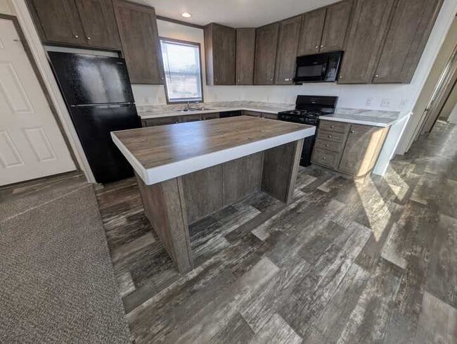 Photo - 16151 Notre Dame St