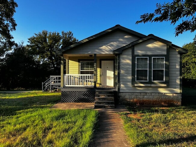 Building Photo - Life on a Ranch - 3/2 Rental