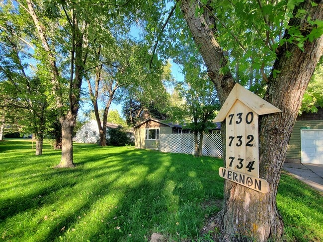 Photo - 732 Vernon Ave NW