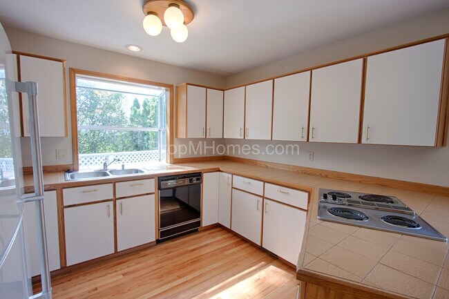 Photo - Elegant Three Bedroom Home in Mountain Park!