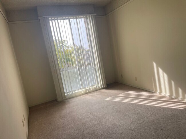 1840 Fairburn Ave Unit 205