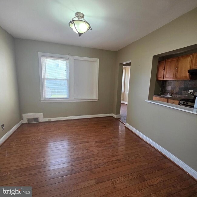 Photo - 5305 Central Ave SE