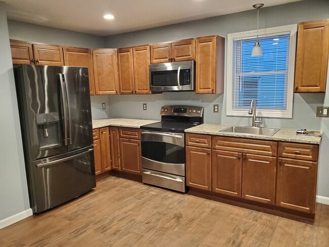 Building Photo - 202 Hope St Unit 3