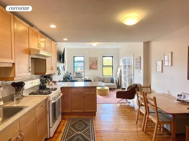 Photo - 349 Warren St