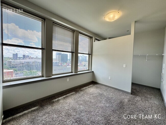 Photo - 306 E 12th St Unidad 604