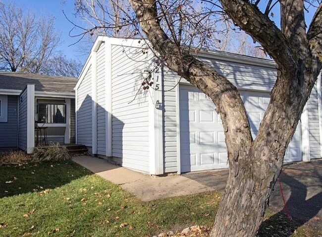 Building Photo - 4215 Sylvia Ln S