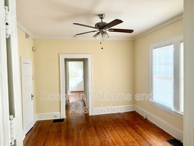 Building Photo - 1529 Thomas Ave