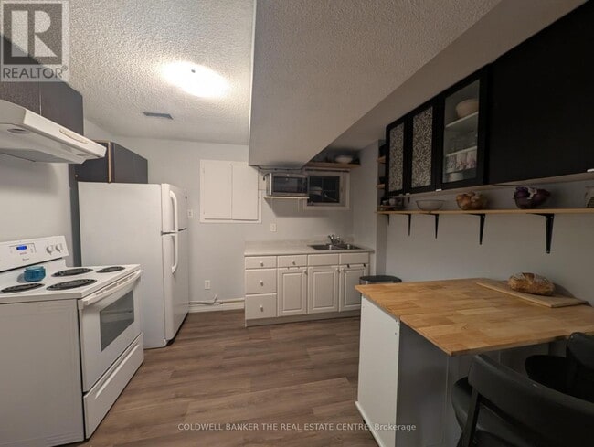 Photo - 64 Athabaska Rd