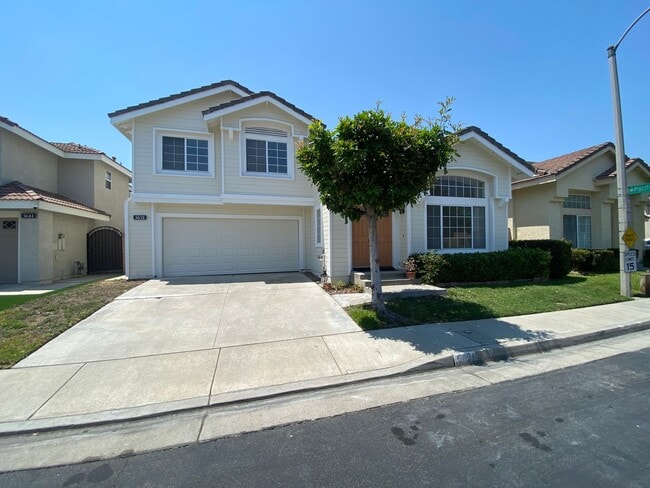 Building Photo - Very Spacious 3 Bedroom, 2.5 Bathroom House For Rent in Buena Park-Lots of Recent Upgrades!