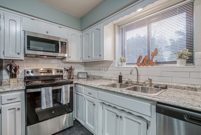 Photo - 5601 W 58th St