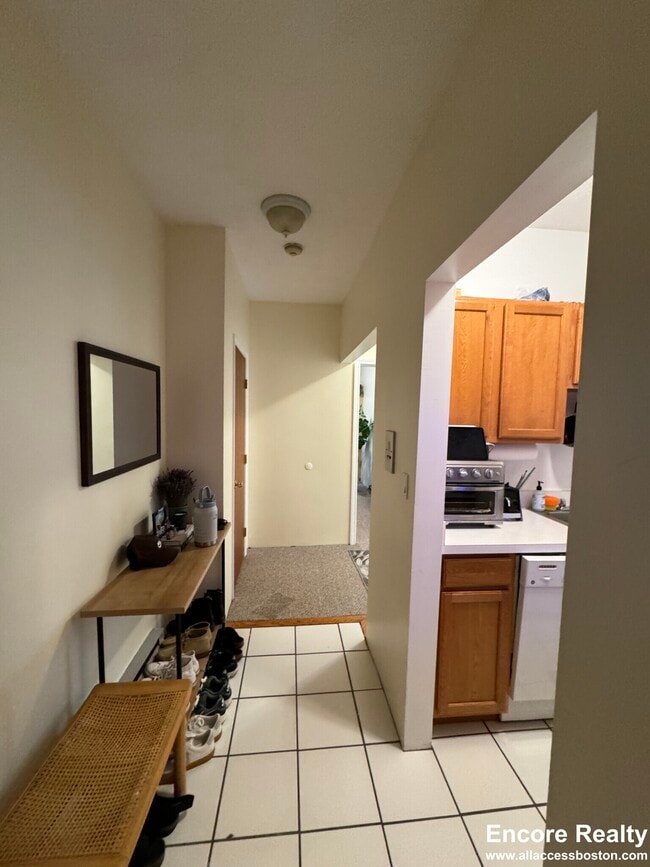 Building Photo - 111 Norway St Unit 204