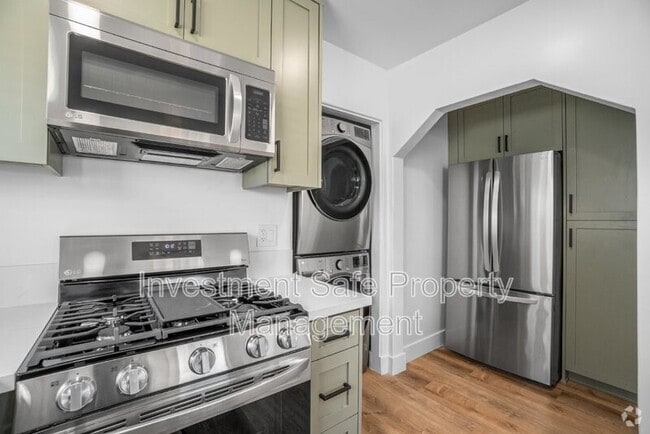 Building Photo - 3071 Hawthorn St Unit B Rental